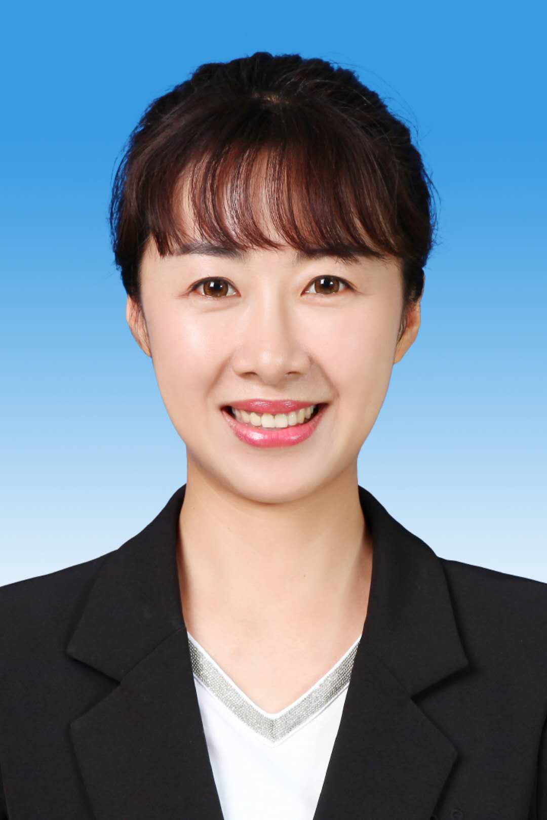 山东省直机关团工委副书记 8205 张琪,女,中共党员,现任山东省省直