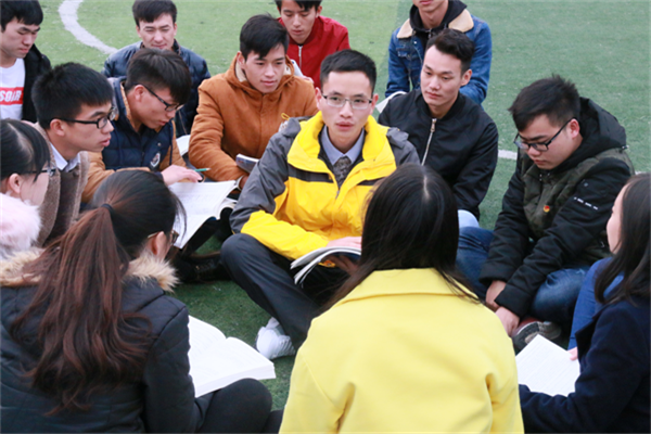    “牢记使命，坚定信念”户外团日活动