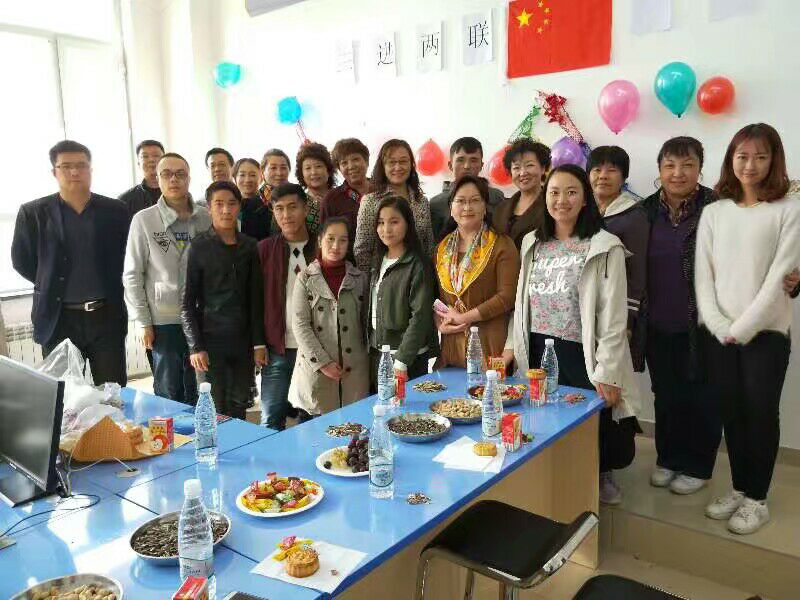 “三进两联一交友”与交友老师们共度中秋节