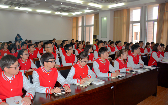 理论学习，开展“四会”