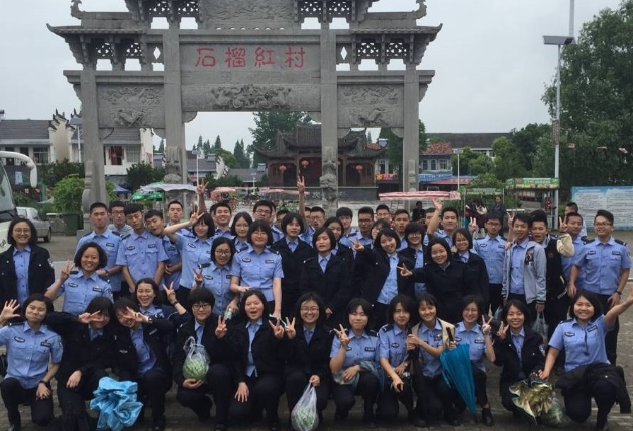 课外实践活动留影