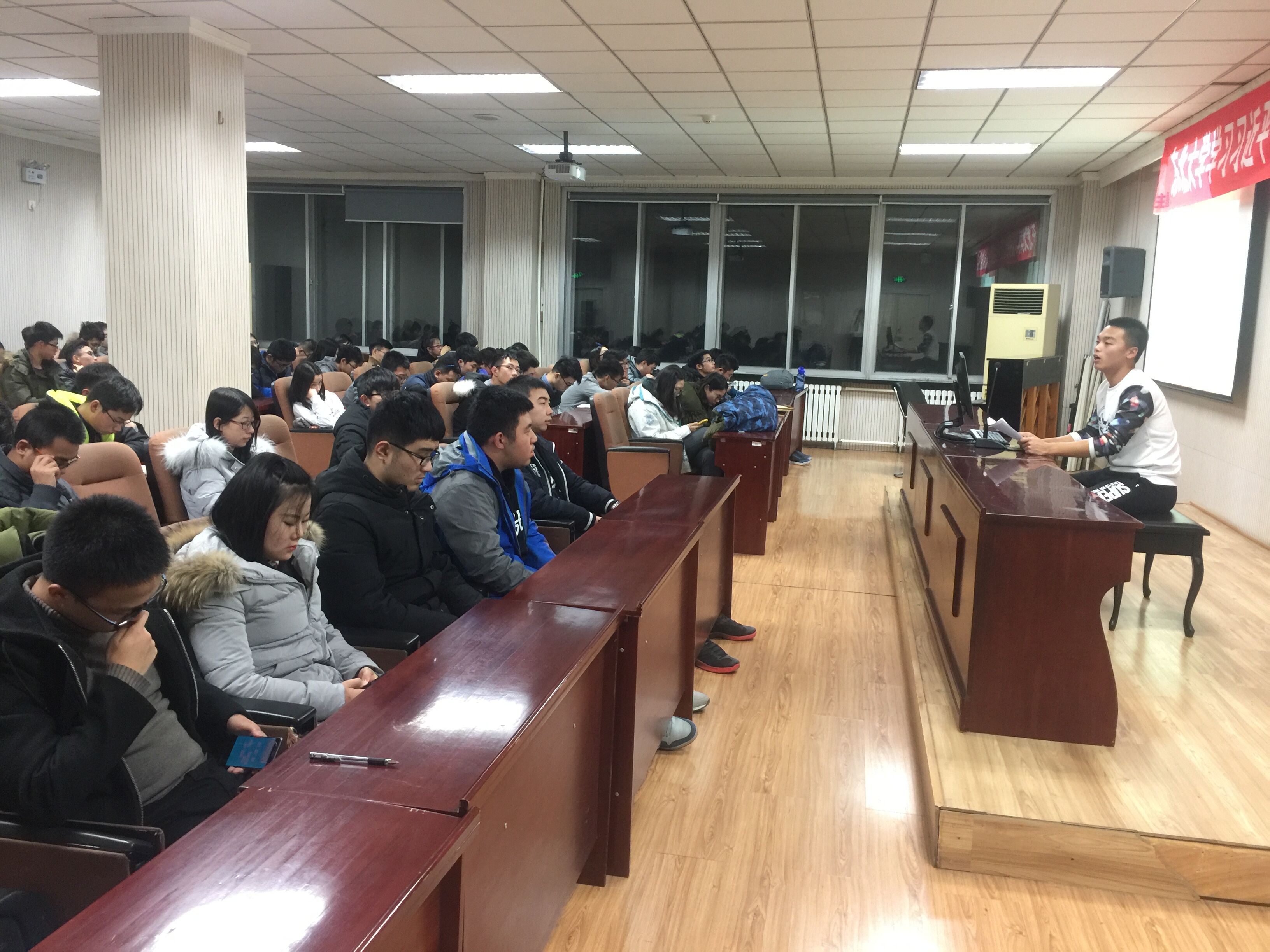 南湖校区宣讲团对习近平新时代中国特色社会主义思想进行解读宣讲