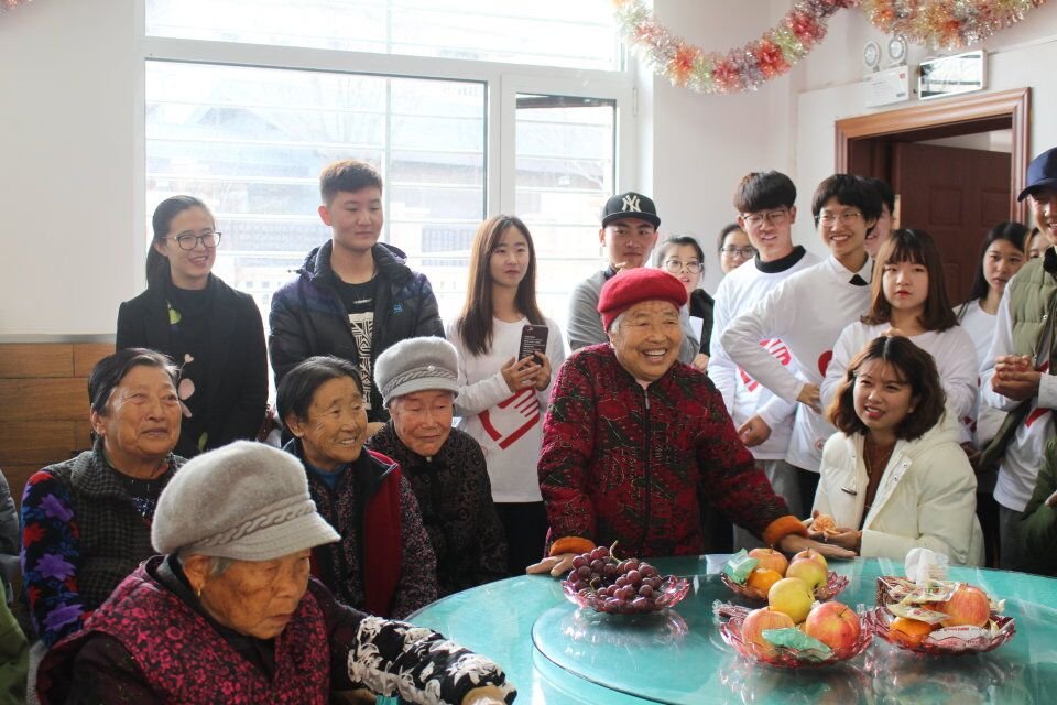 “敬老爱老”活动现场