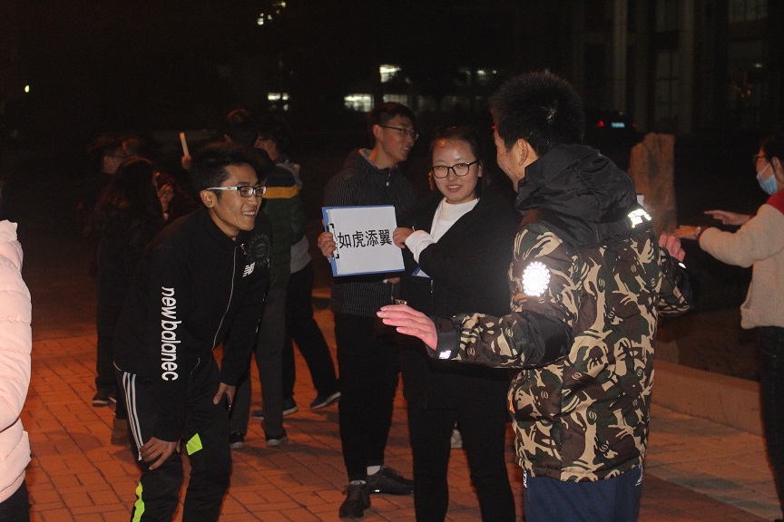 ”跑荧青春“活动游戏环节